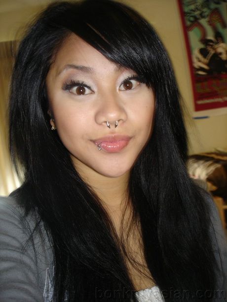 Emo looking Filipina who is really wild and super hardcore