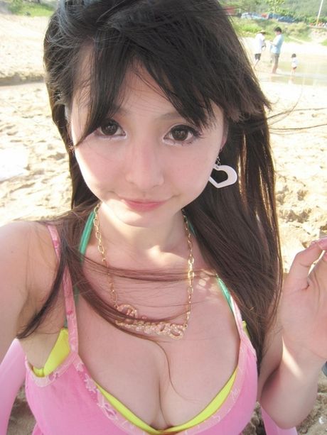 This Japanese girl really look like a doll