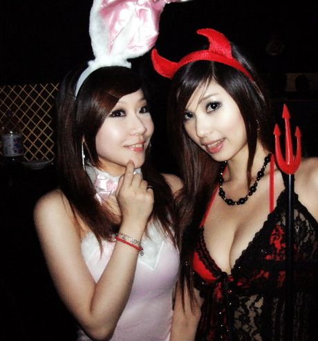 girsl getting a little lesbianistic in these mixed azn pics 2