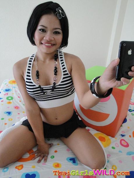 Thai cutie shows off her cute tits