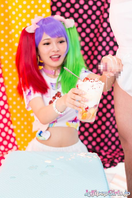 Asian teen Atomi Shuri gives a blowjob and gets her pussy licked out