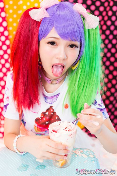 Asian teen Atomi Shuri gives a blowjob and gets her pussy licked out