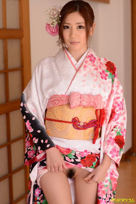 Kaori Maeda Lewd Pussy Under Kimono