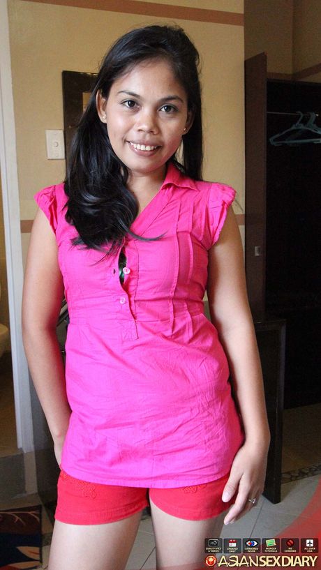 Asian amateur Veronica gives a blowjob and gets rammed hardcore