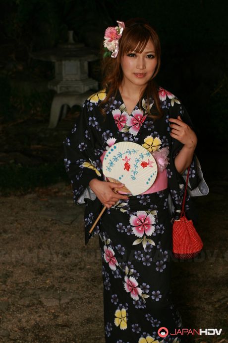 Beautiful Japanese lady in a kimono Eri Hoshikawa will turn you on