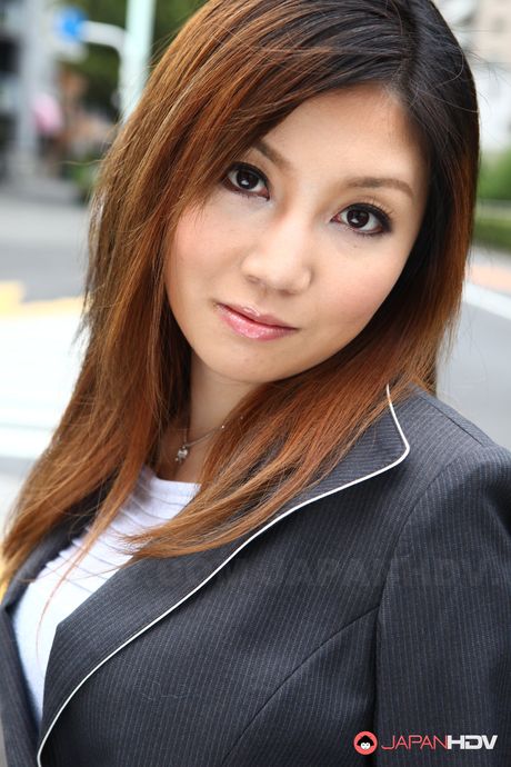 Beautiful office darling Yuria Kanno posing in her elegant suit