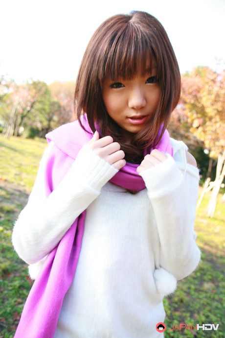 Super cute Japanese teen model Mahiru Tsubaki shows off outdoors
