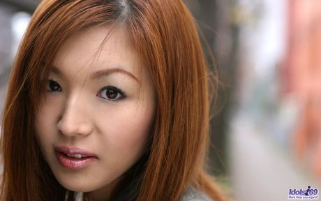 Mai Hanano - Asian beauty in a mini skirt shows her ass