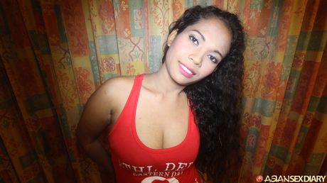 Asian amateur Nees gets her shaved pussy licked and dicked by a horny guy