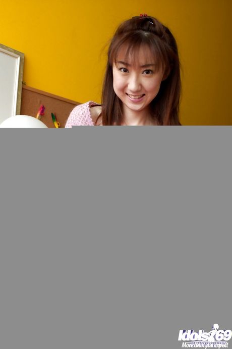 Hot japanese cutie Anna Suzukaze in nasty foot fetish action outdoor